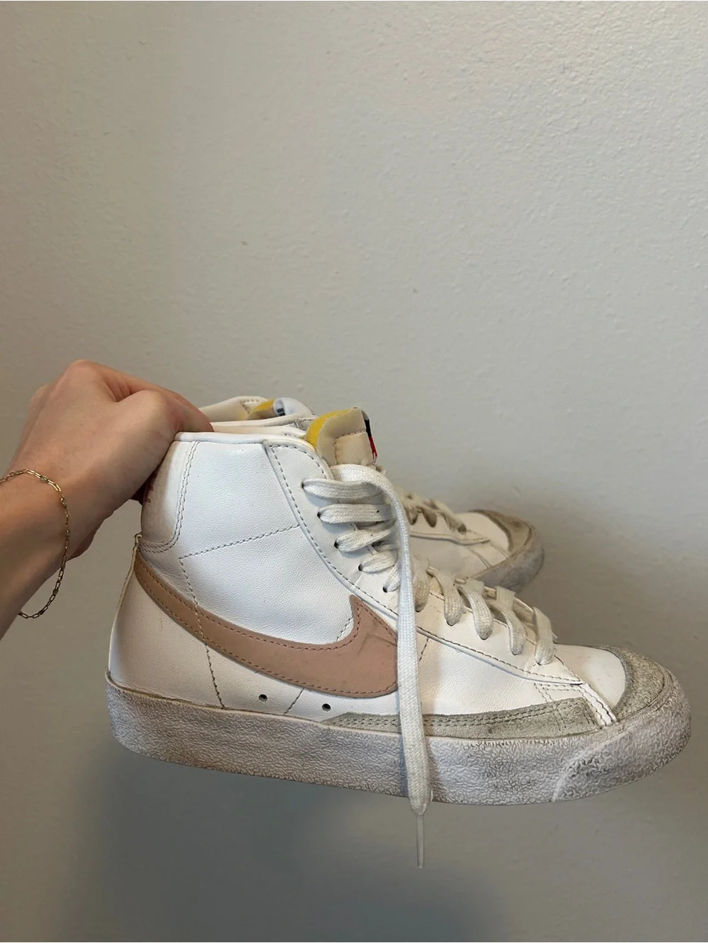 Nike Women's White Blazers. Beige/Pink Swoosh.